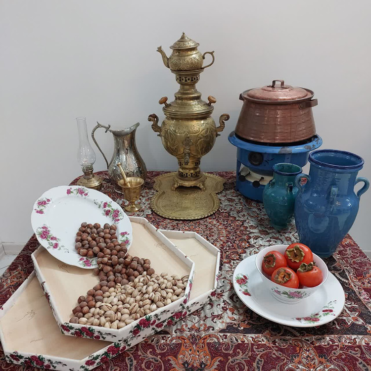 ظروف بسته بندی آجیل و خشکبار طرح گلسرخی مربع